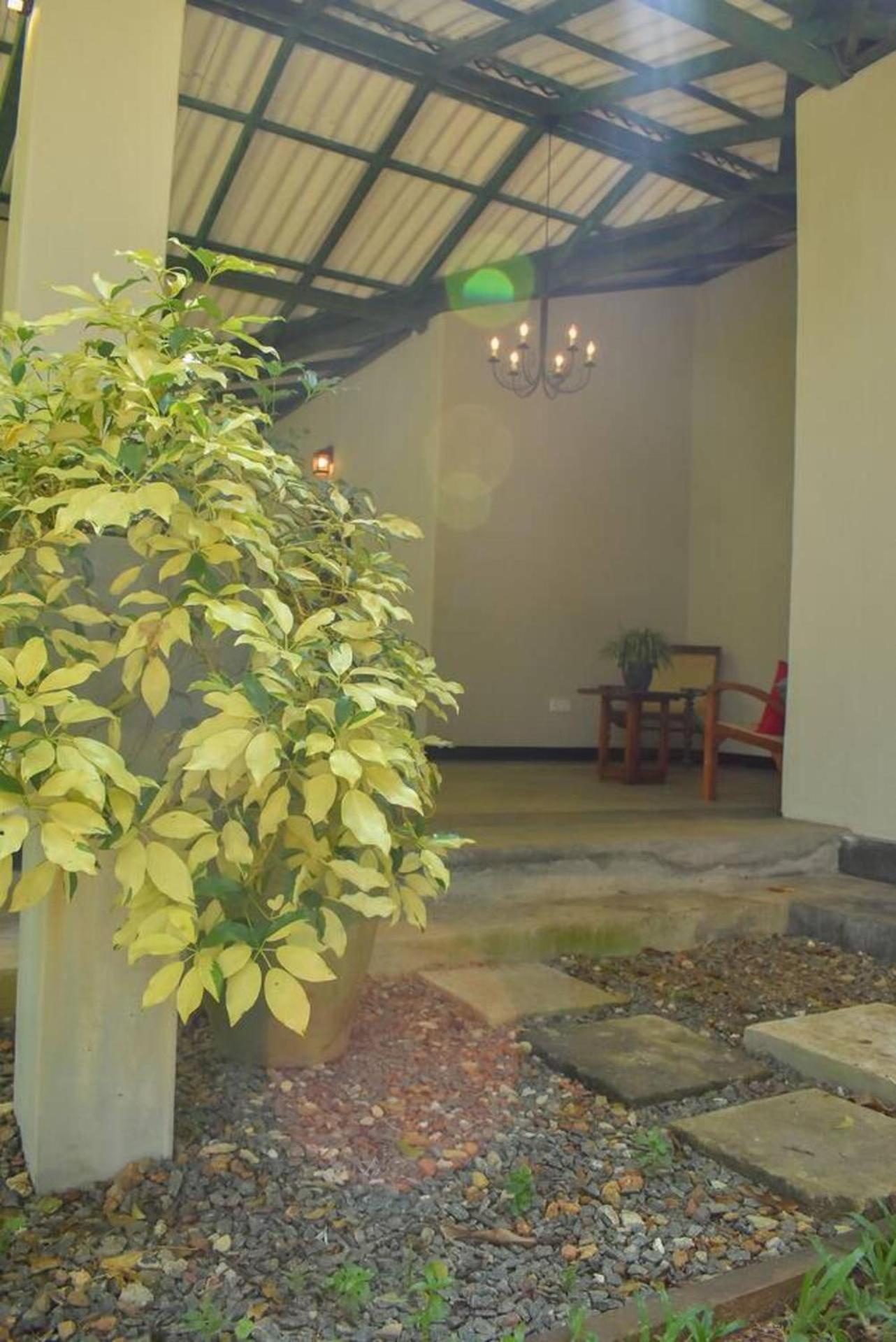 Charming & Historical 3-Bed Bungalow In Hikkaduwa 빌라 외부 사진